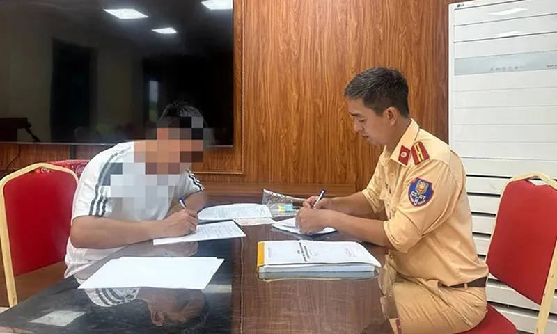 Tài xế làm việc tại cơ quan chức năng
