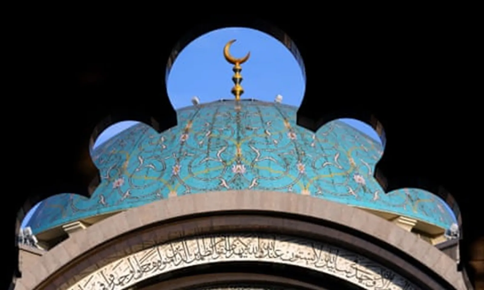 Một bang của Malaysia dọa bỏ tù những người đàn ông Hồi giáo bỏ lễ cầu nguyện thứ Sáu