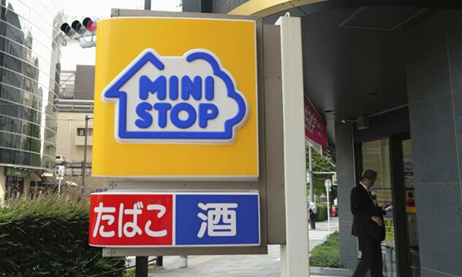 Hai cửa hàng Ministop tại Nhật Bản bị nghi làm giả hạn sử dụng trong nhiều năm