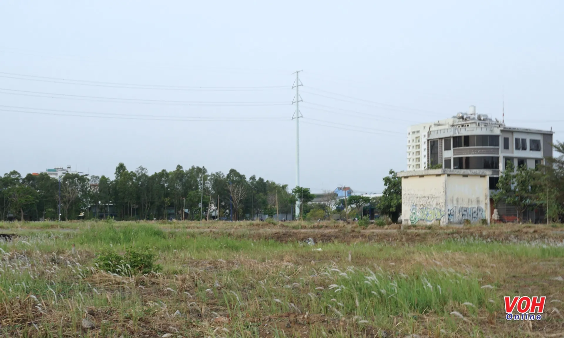 tien-su-dung-dat-200825