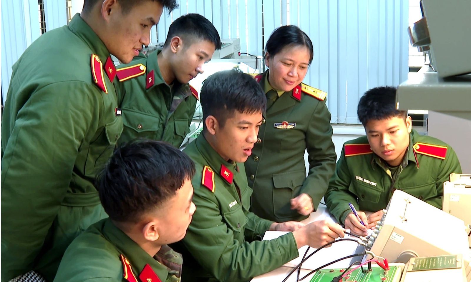 Lượng hồ sơ đăng ký tuyển sinh đại học, cao đẳng quân sự hệ chính quy tăng mạnh