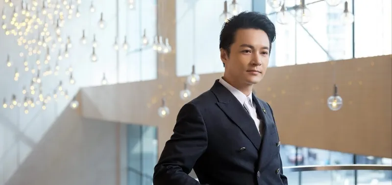 voh-tai-tu-noi-tieng-mot-thoi-phai-lam-cosplay-o-khu-du-lich-3