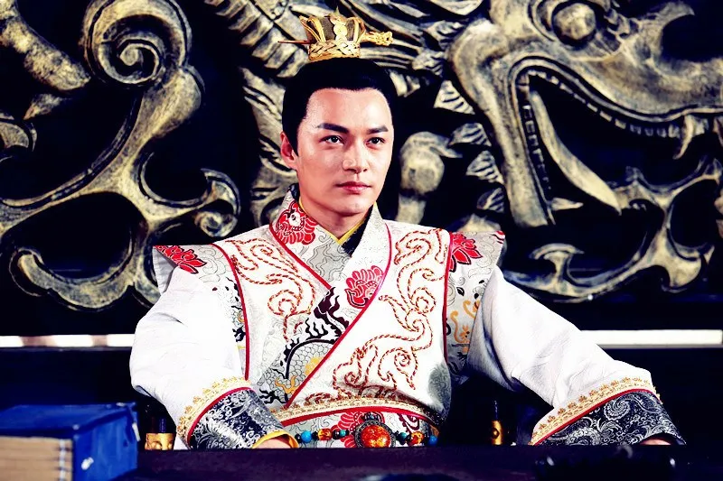 voh-tai-tu-noi-tieng-mot-thoi-phai-lam-cosplay-o-khu-du-lich-4