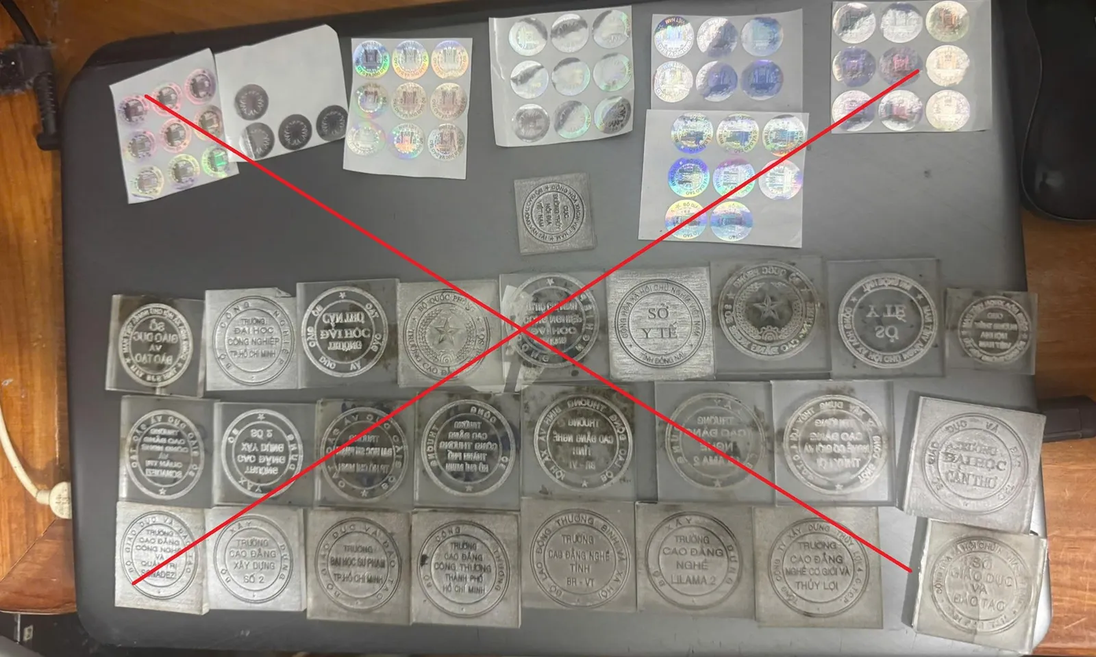 Triệt phá đường dây làm giả con dấu, giấy tờ, tài liệu của cơ quan, tổ chức