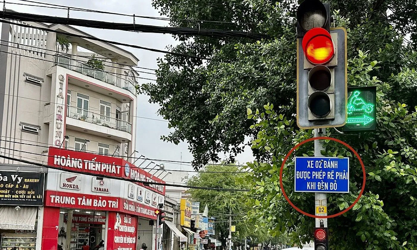 CSGT TPHCM nêu rõ các trường hợp được phép rẽ phải khi đèn đỏ