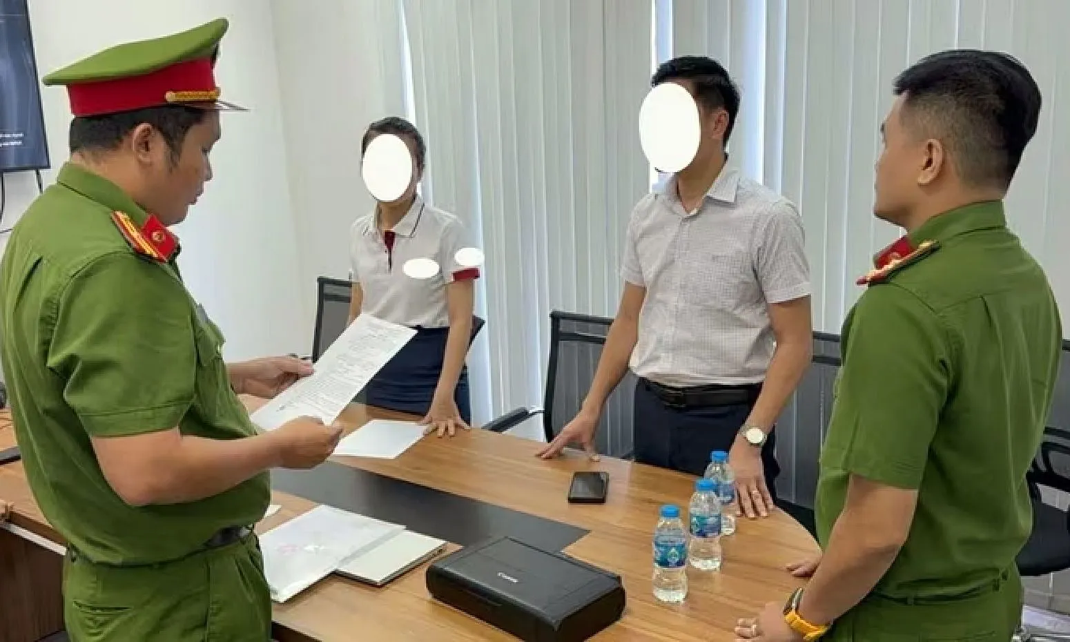 Khởi tố 4 nhân viên ngân hàng tiếp tay đường dây rửa tiền hơn 30.000 tỉ đồng