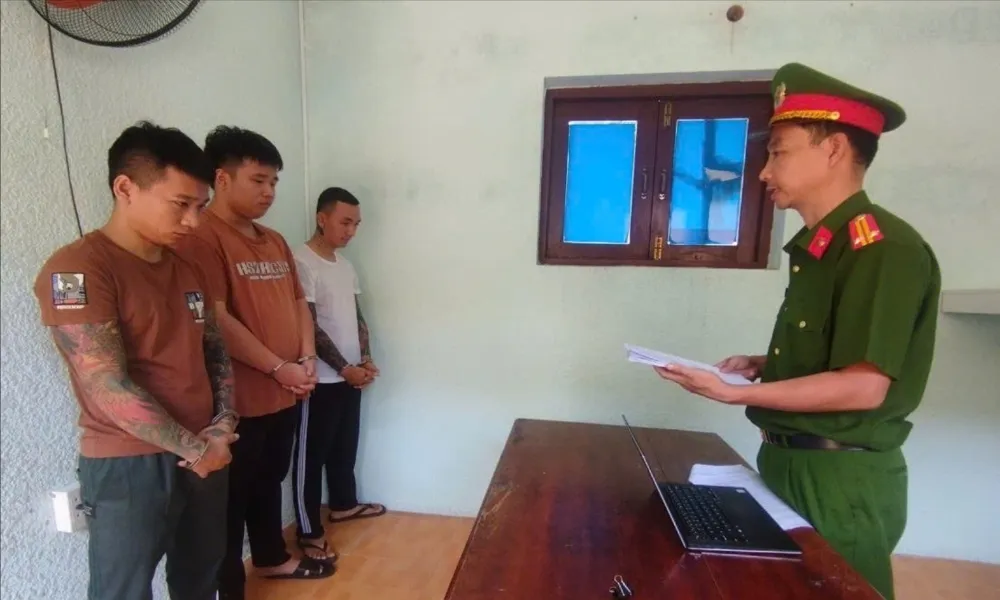 Khởi tố 3 đối tượng bắt giữ người, cướp tài sản tại Đà Nẵng