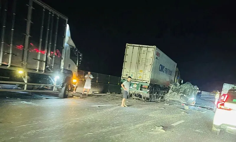 Hiện trường vụ tai nạn liên hoàn