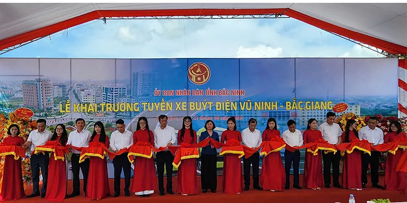 Khai trương tuyến xe buýt điện đầu tiên ở Bắc Ninh