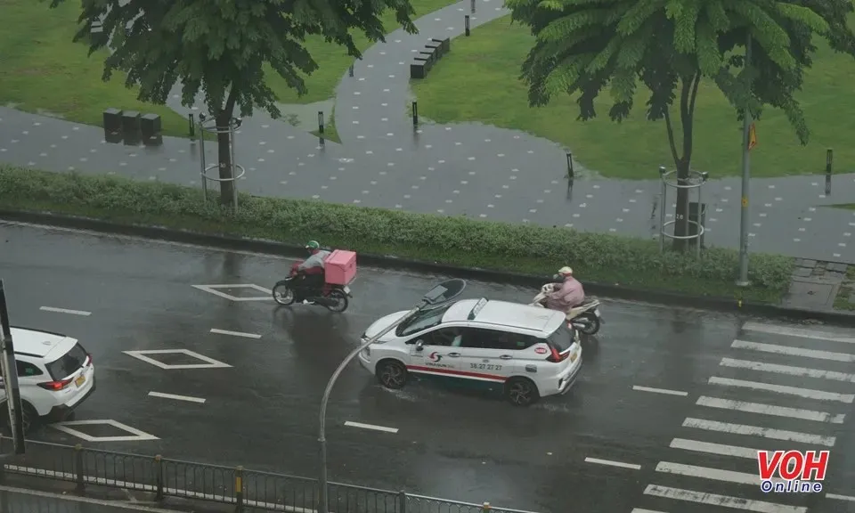 mua-tphcm-200624-132423 (1)