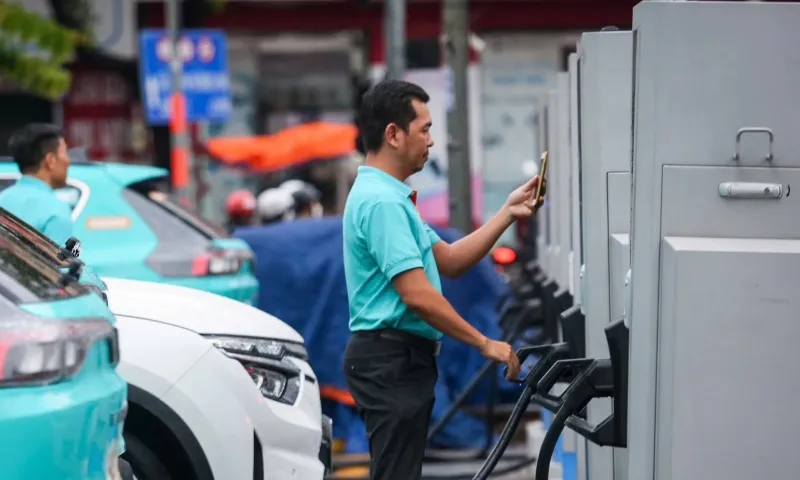 Đề xuất hai phương án giá điện cho sạc xe điện