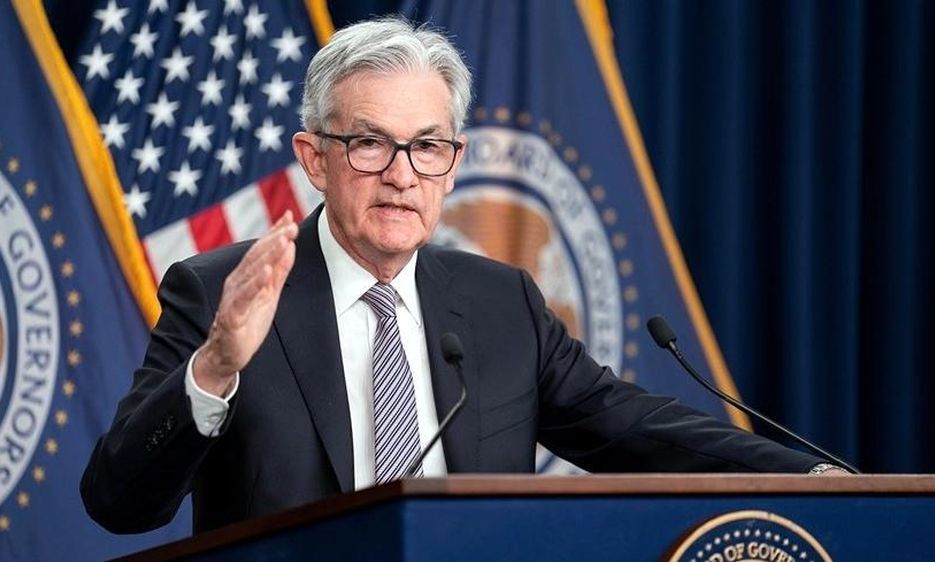 FED phát tín hiệu có thể hạ lãi suất trong bối cảnh lạm phát rình rập