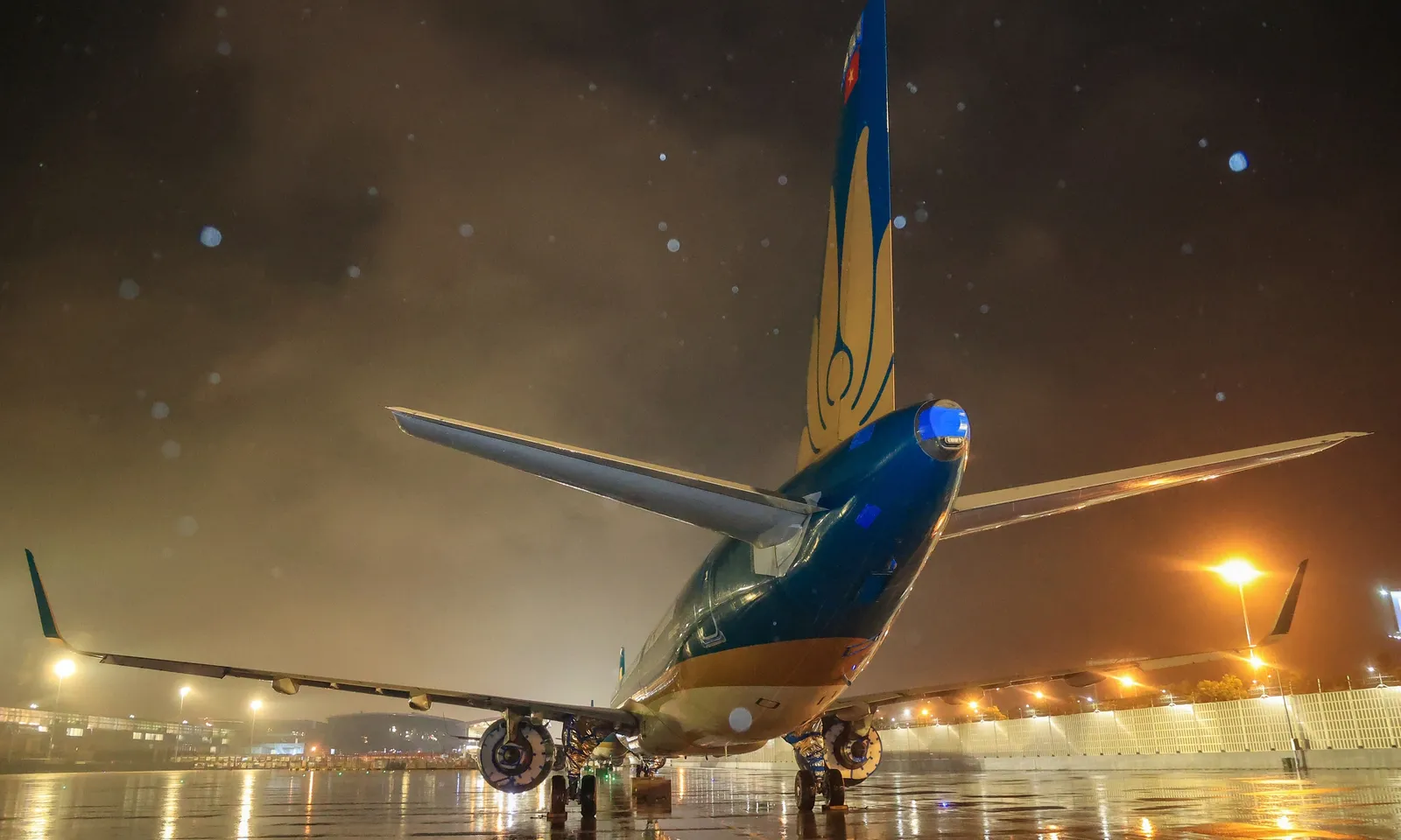 Tạm ngừng tiếp nhận máy bay tại sân bay Đồng Hới và Thọ Xuân để ứng phó bão Kajiki