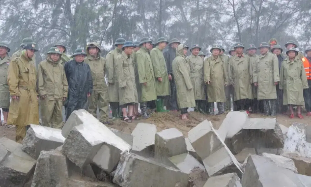 Phó Thủ tướng Trần Hồng Hà trực tiếp kiểm tra đê biển Hà Tĩnh