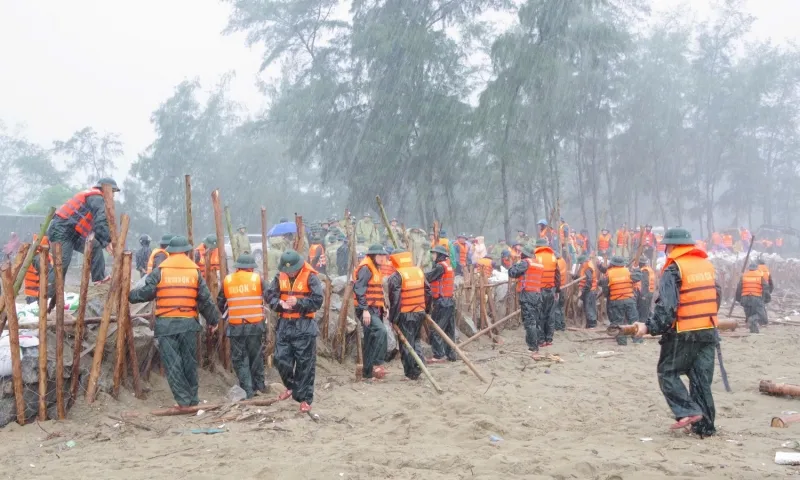 Phó Thủ tướng Trần Hồng Hà trực tiếp chỉ huy ứng phó bão số 5