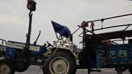 Bulandshahr_accident_truck_tractor_1756087726309_1756087726458