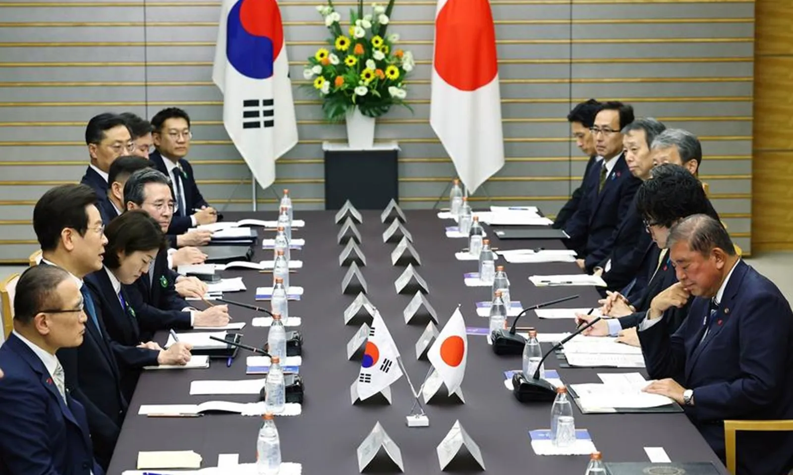 Nhật Bản và Hàn Quốc mở rộng chương trình visa lao động kết hợp du lịch 