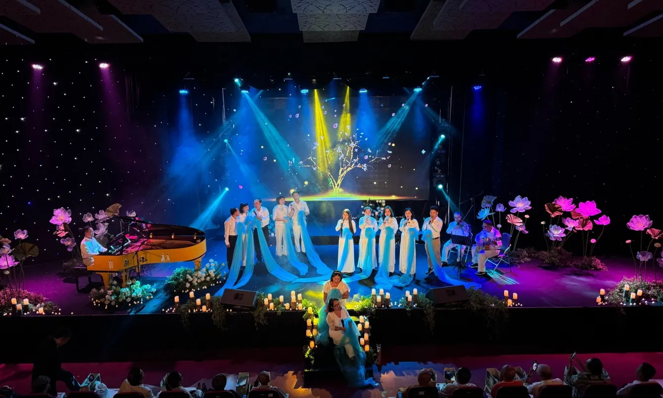 “Đêm nhạc Chắp tay hoa” – Khi âm nhạc trở thành những đóa hoa dâng tặng cuộc đời