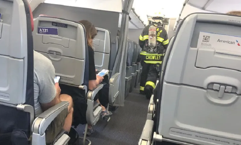 Máy bay American Airlines gặp sự cố: Thiết bị cá nhân bốc cháy, buộc hạ cánh khẩn cấp