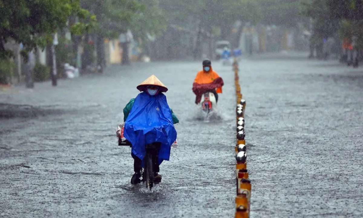 Bão số 5 đổ bộ, mưa diện rộng trên cả nước