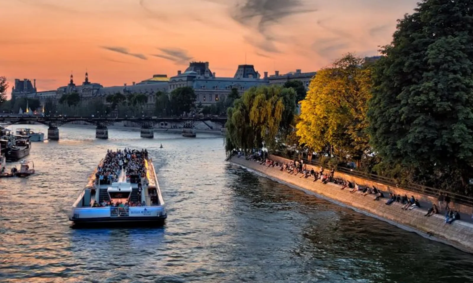 Pháp bắt giữ một nghi phạm sau khi phát hiện 4 thi thể trên sông Seine