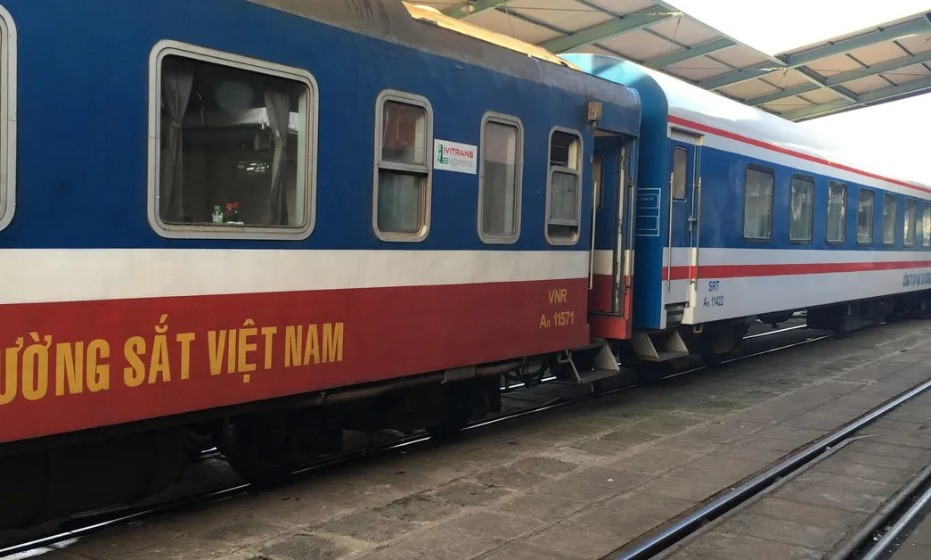 Đường sắt Bắc - Nam ngừng ba chuyến tàu do ảnh hưởng bão số 5