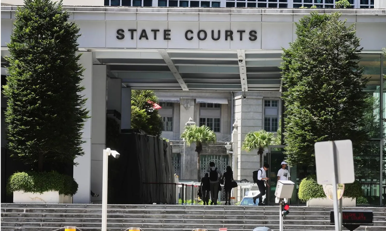 Người đàn ông lĩnh án tù vì tiểu bậy tại trung tâm thương mại