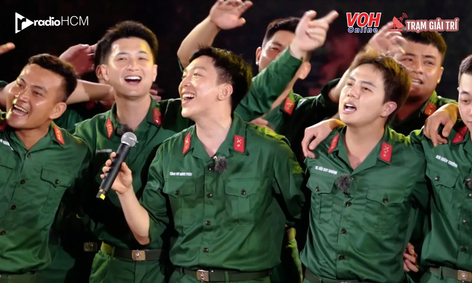 Trang Pháp ca vang trong niềm hân hoan khi khoác lên bộ quân phục của Sao Nhập Ngũ