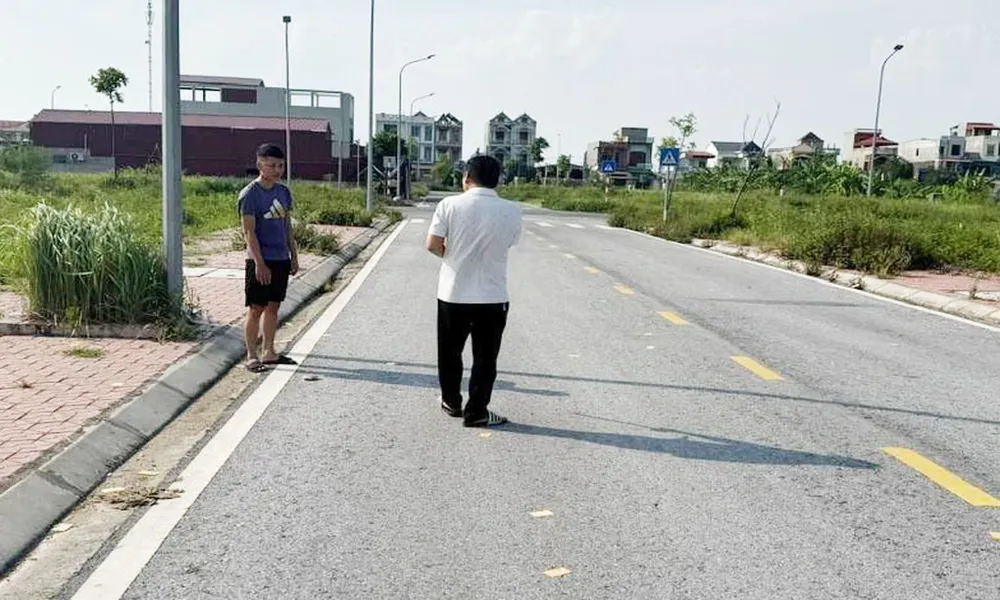 Khởi tố đối tượng dùng súng, dao chém người để đòi nợ