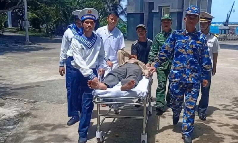 Bệnh xá đảo Trường Sa cấp cứu thành công ngư dân bị đột quỵ não giữa biển