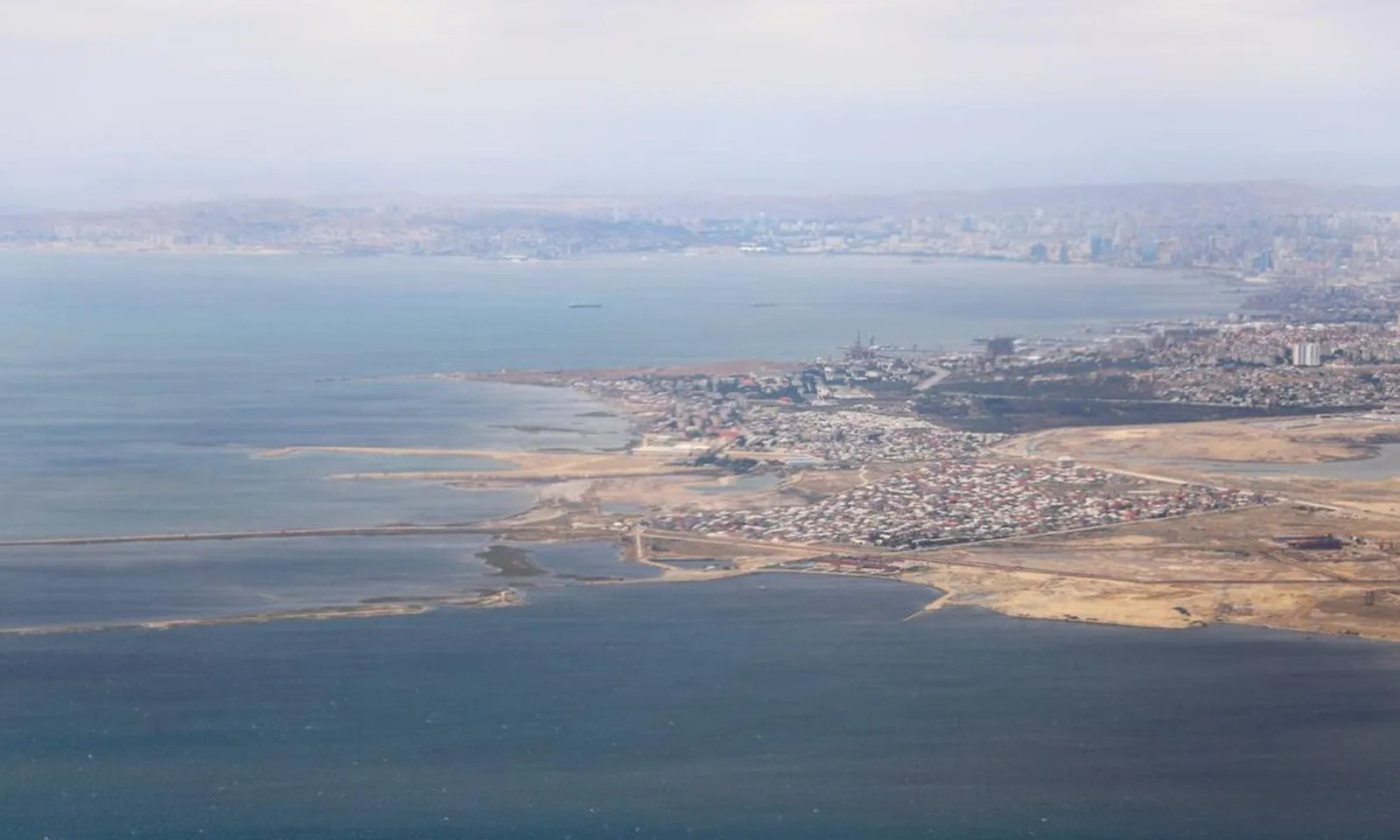 Báo động tình trạng biển Caspian cạn nước 20-30 cm mỗi năm