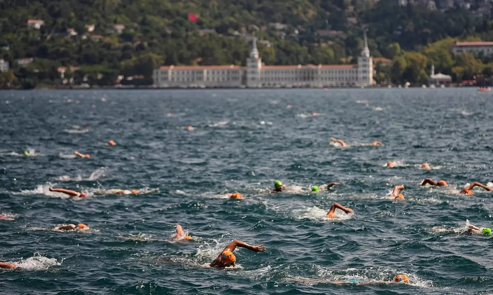Vận động viên mất tích trong cuộc thi bơi vượt biển từ châu Á sang châu Âu