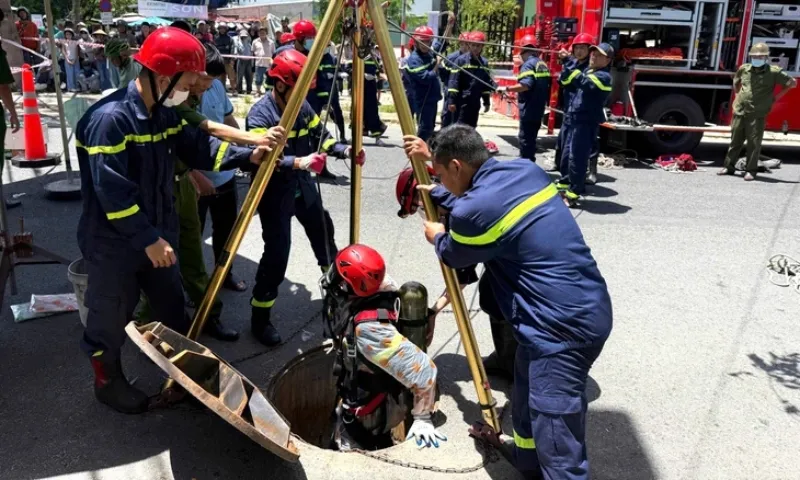 Hai công nhân thiệt mạng dưới cống thoát nước 