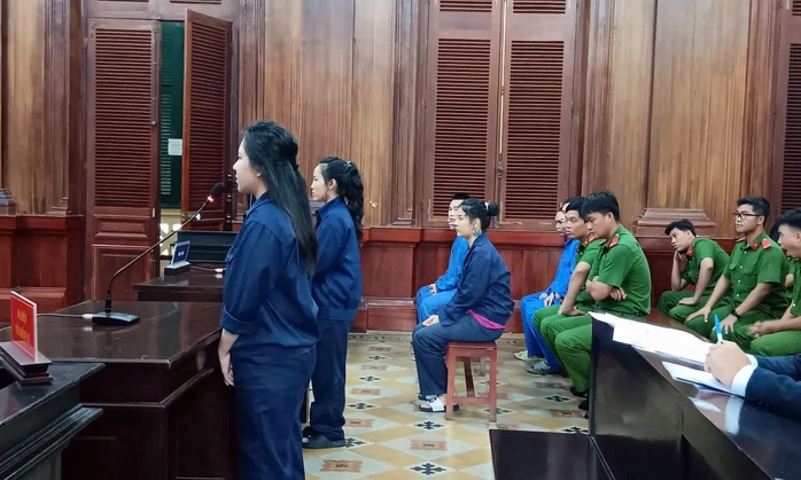 TP.HCM: “Hot girl” cùng nhóm bạn lãnh án tù vì ghen tuông tình cảm