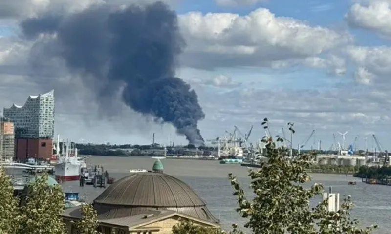 Đức: Vụ nổ ở Hamburg, mảnh vỡ văng ra cao tốc khiến nữ tài xế bị thương 