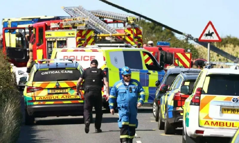 Anh: Rơi trực thăng trên đảo Wight, 3 người thiệt mạng 