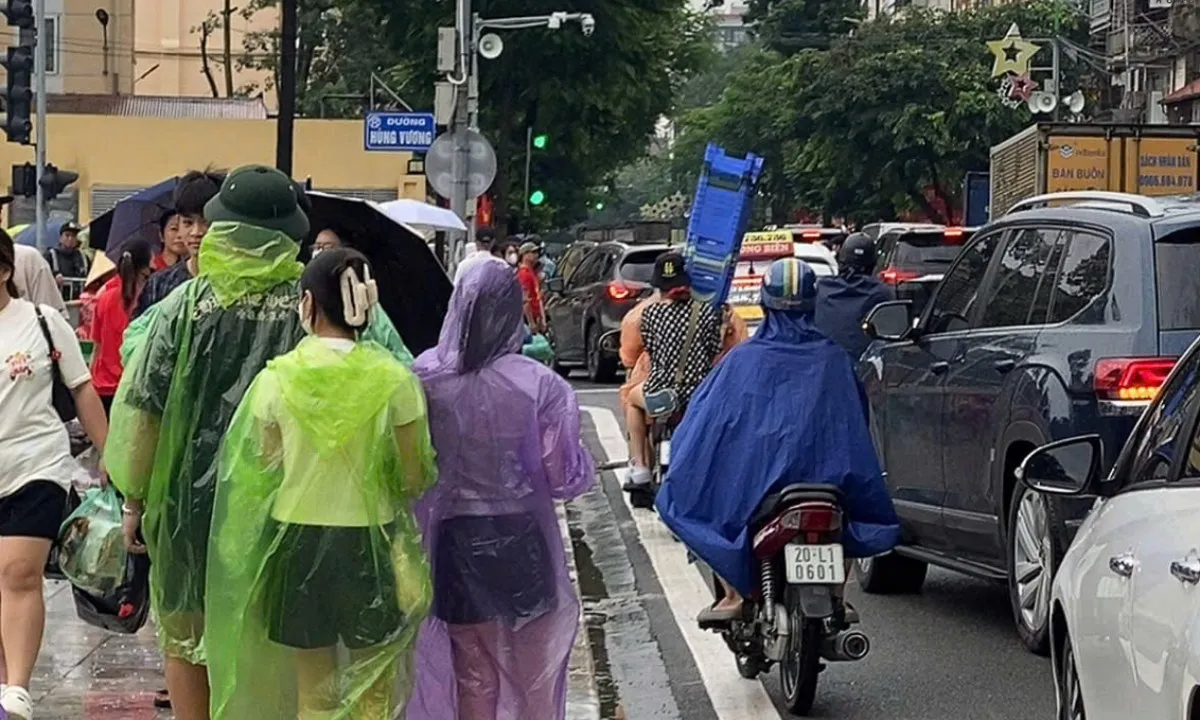 Hà Nội xử nghiêm tình trạng “bán ghế giữ chỗ” xem diễu binh A80