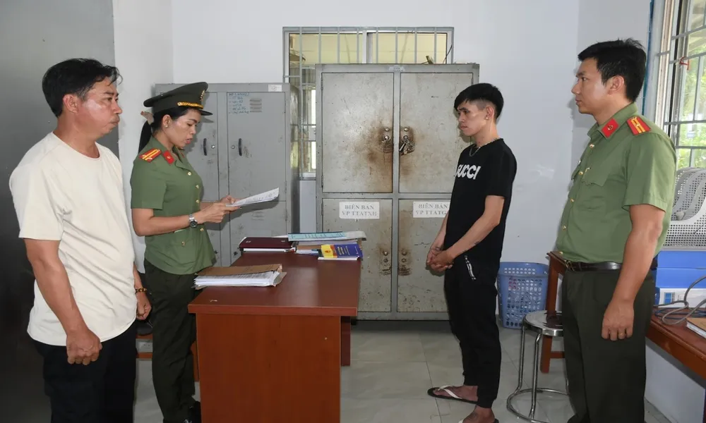 Khởi tố nam thanh niên 22 tuổi mang súng đi giải quyết mâu thuẫn