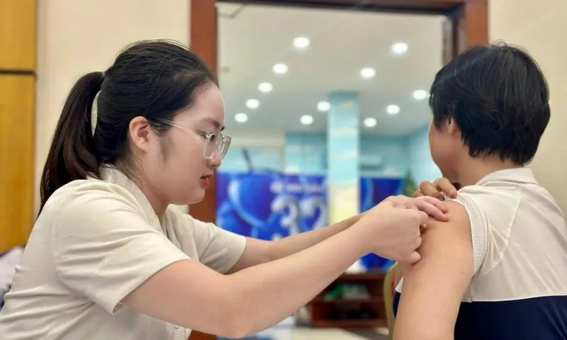 Nguy cơ gia tăng mắc bệnh cúm trong thời tiết mưa nắng thất thường