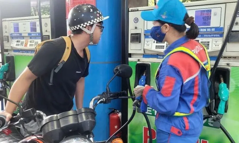 Xăng E10 sẽ thay thế RON 95 từ 1/1/2026