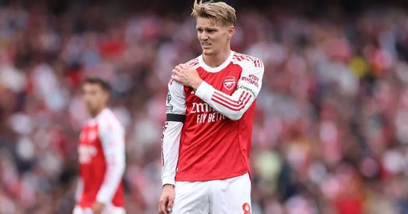 Martin Odegaard dính chấn thương trong trận đấu với Leeds. Ảnh: Internet