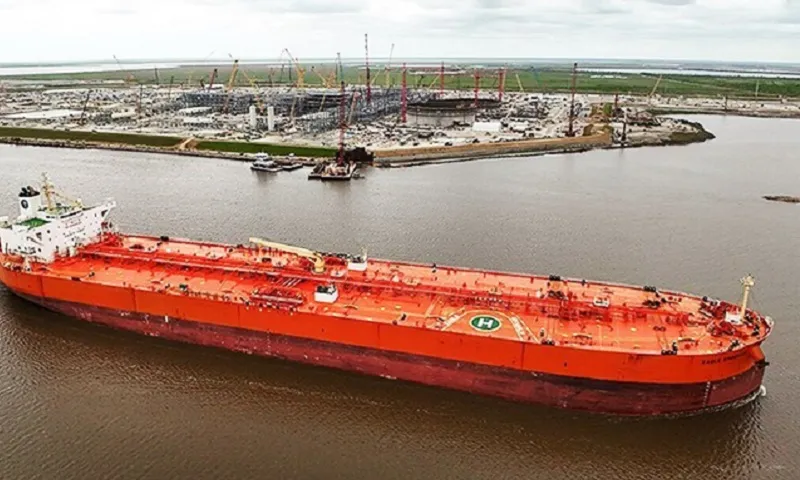 Một tàu chở dầu thô của Iran - Ảnh GREEK REPORTER