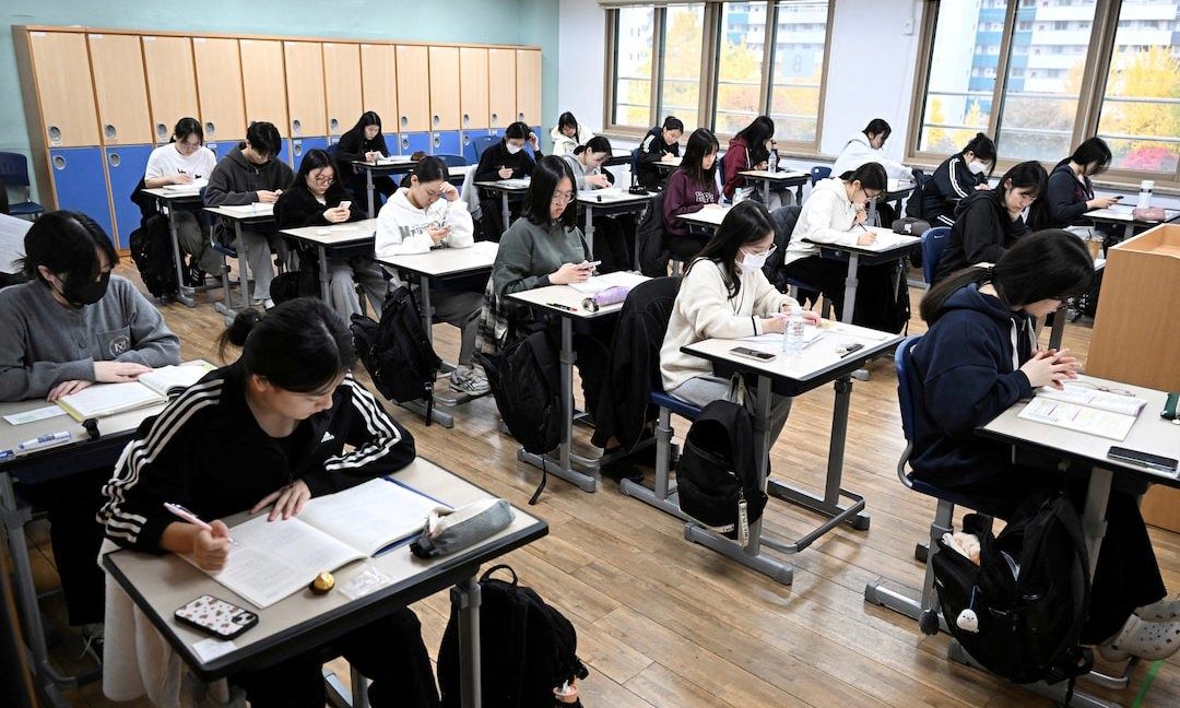Hàn Quốc thông qua luật cấm sử dụng điện thoại trong lớp học