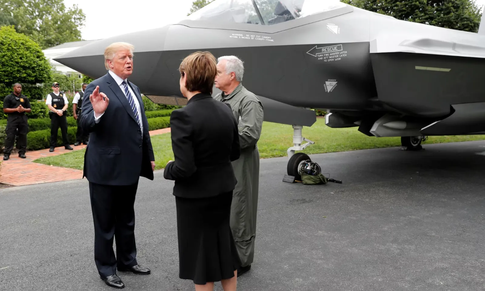 Chính quyền Mỹ cân nhắc mua cổ phần tại các công ty quốc phòng