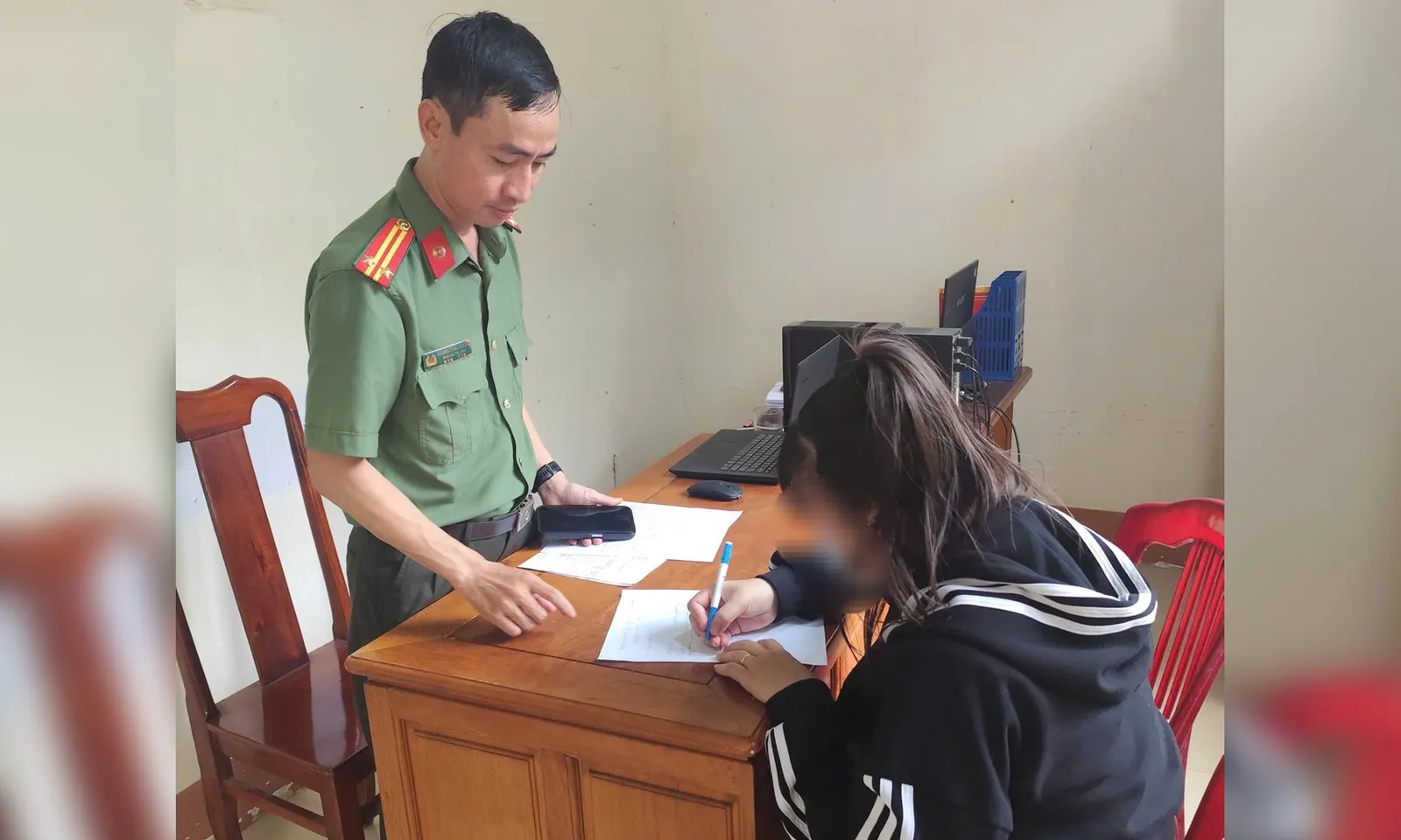 Cảnh báo thủ đoạn lừa đảo người dân để bán vàng giả