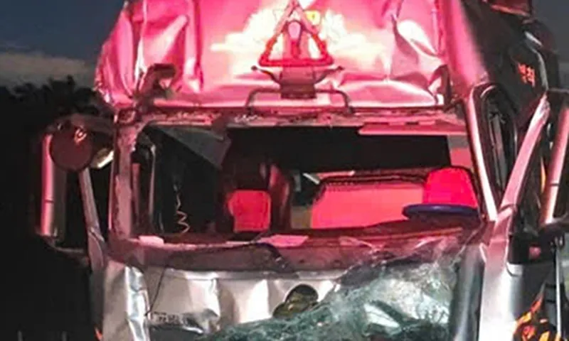 2 xe đầu kéo va chạm cùng chiều trên cao tốc Phan Thiết-Dầu Giây, 1 tài xế tử vong