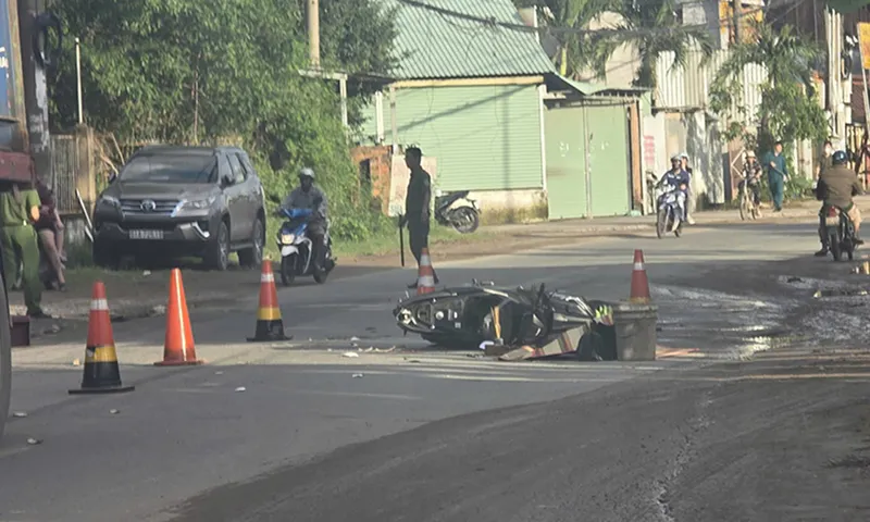 Xe container va chạm xe máy, người đàn ông bị bánh xe cán tử vong