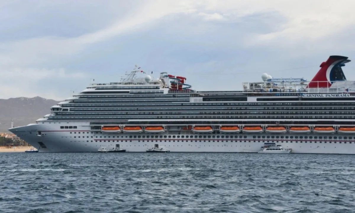 Du thuyền Carnival nghiêng trên biển Mexico