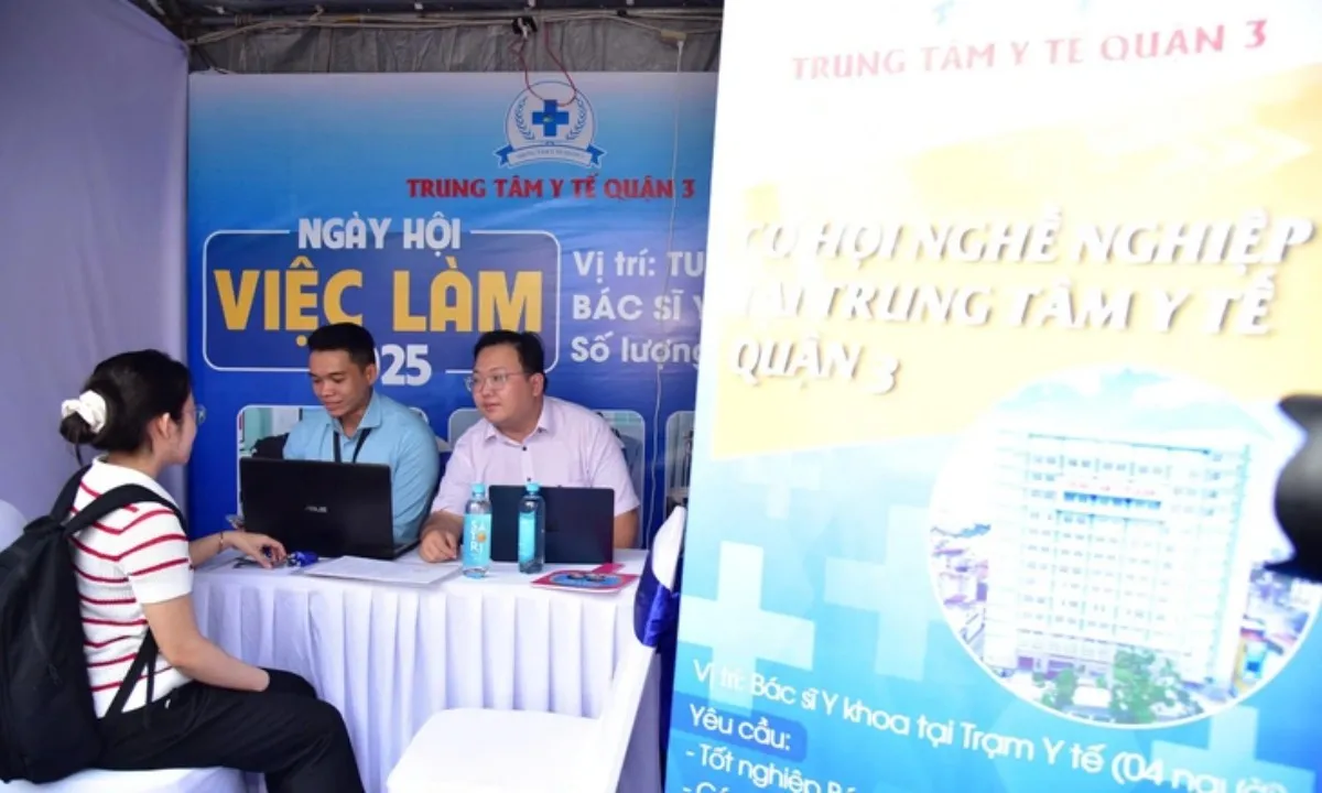 TPHCM: Bước tiến mới trong thu hút bác sĩ trẻ về y tế cơ sở