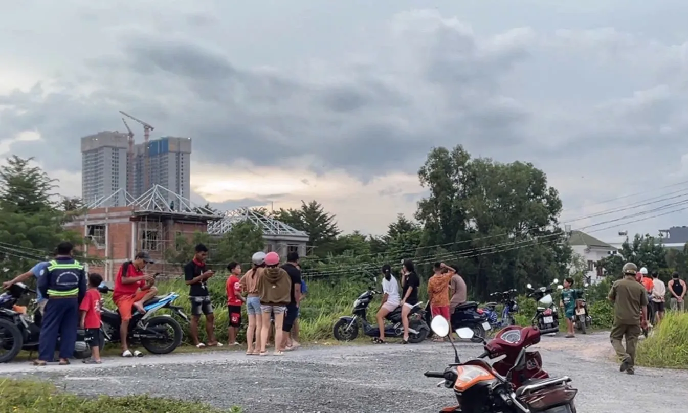 Phát hiện thi thể nam thanh niên dưới con rạch ở TPHCM